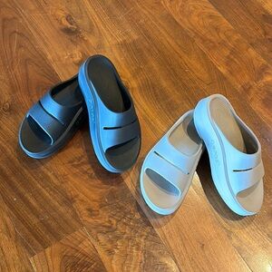 2 pairs OOMEGA OOAHH SANDAL- Size 8